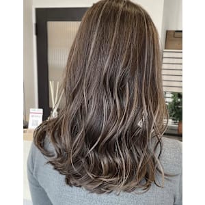 【VERBENA】細めのグレージュハイライト