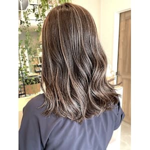 【VERBENA】筋感しっかり細めグレージュハイライト