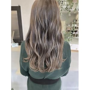 【VERBENA】ベージュのコントラストハイライト