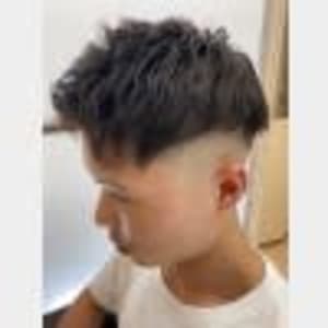 スキンフェード×アップバングスタイル