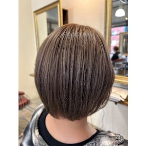 アッシュベージュ×ボブヘア