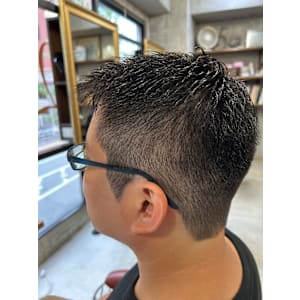 黒髪メンズショート