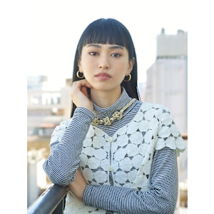 色気溢れるモード黒髪×オン眉バング