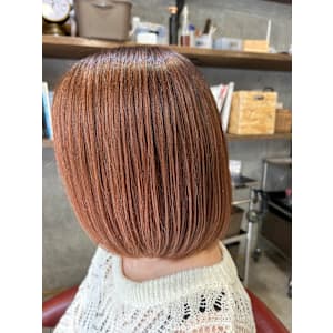 ピンクベージュ×ボブ