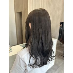 オリーブベージュカラー