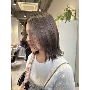 大串　ブリーチ　グレージュ　レイヤーボブ