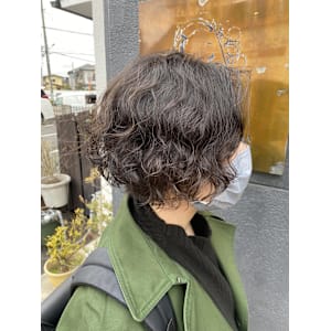 ふわっとくるくるパーマでボリュームアップ