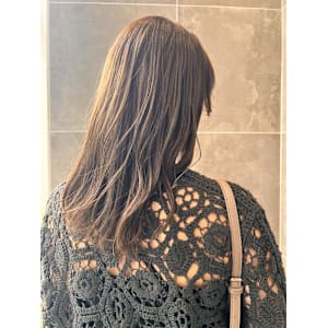 オリーブグレージュ