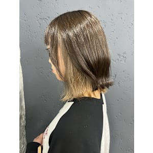 インナーミルクティーベージュカラー／池袋／池袋東口