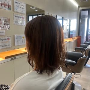 外ハネくびれヘア