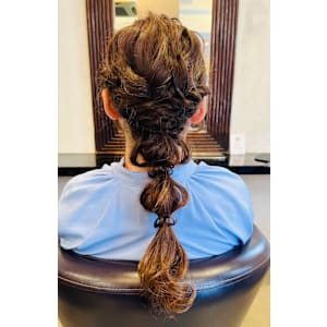 【お出かけに】くるりんぱ編みおろしシニヨン30代40代美容室