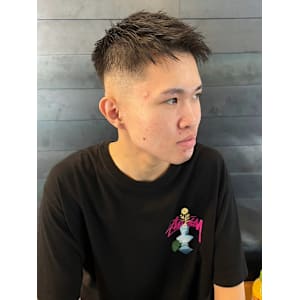 フェードカット　刈り上げショート　ソフトモヒカン　20代