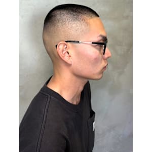 坊主　フェードカット　眉カット　バーバー　20代　30代