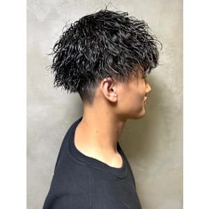 ツイストパーマ　ツーブロックマッシュ　束感スタイリング