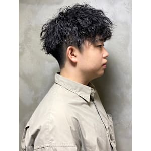 ツイスパ　刈り上げツーブロック　マッシュパーマ　20代