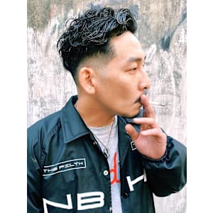 アップバングスパイラルパーマフェード/keshiki 大名 