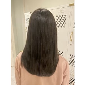 髪質改善カラーセミディ透明感カーキグレー