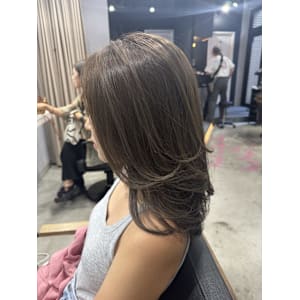 レイヤーカット＋大人グレージュ