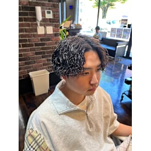 ツイストスパイラルパーマ　センターパート