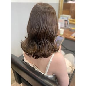 オリーブベージュ　ダブルカラー　韓国風ヘア　ブリーチカラー