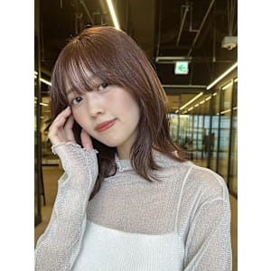 顔周り外ハネミディアムレイヤーくびれウェーブピンクベージュ