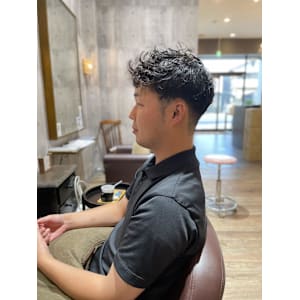 ぺたんこ髪にパーマを