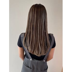 ローレイヤーカット×コントラストハイライト