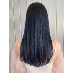 ブルーブラック　寒色系カラー　ブリーチカラー　ストレートヘア