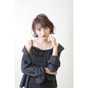 スロウカラーのダークアッシュボブ