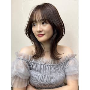 くびれミディアム/外ハネ/シアーブラウン/透明感