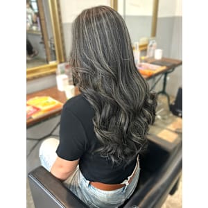 ハイライトカラー　艶トリートメント　ツヤ髪　デザインカラー