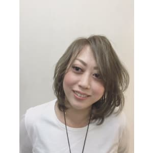 グレージュカラーのツヤ感UPカラー