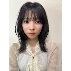 スタイリングが簡単なミディアムレイヤー