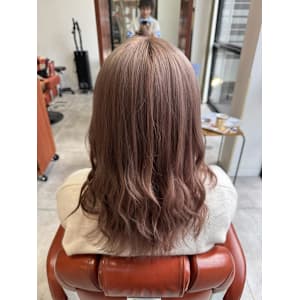 ピンクベージュ/山本凌也