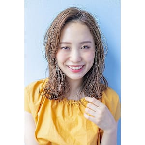 外ハネくびれミディ