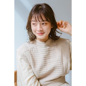 外ハネくびれミディアム