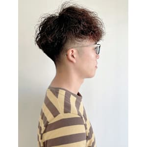 ツイスパ　ブラウンカラー　ツーブロックマッシュ　フェード