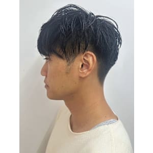 ツーブロック　刈り上げショート　ビジネスマン　黒髪ショート