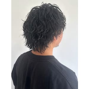 ミディアムウルフ　ウルフパーマ　波巻き　スパイラル　束感