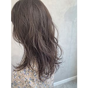 こなれ感のあるモカベージュ/keshiki大名KAZU