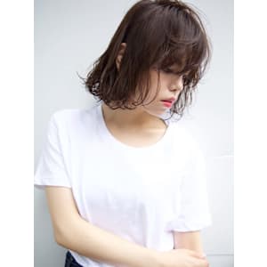 毛先のカールで揺れるボブ/keshiki大名