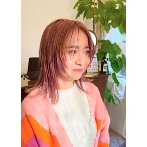 レイヤースタイルのピンクベージュカラー