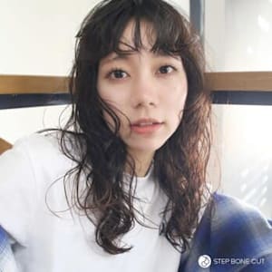 小顔になるステップボーンカット　メッシュ　パーマ