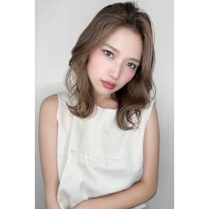 柔らかく上品なレイヤードスタイル