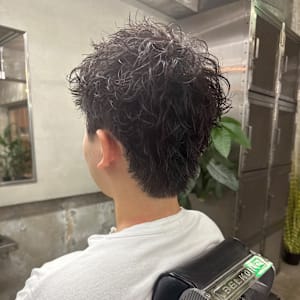 スパイキーパーマ