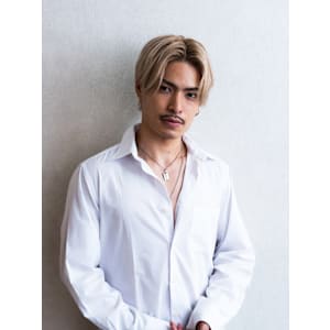 大人の男の色気×アレンジ自在の旬なセンターパート