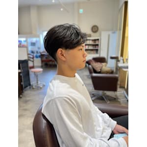 センターパートマッシュ