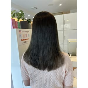 カーキブラウン