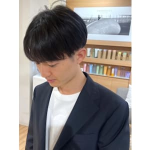 ツーブロックマッシュ　ストレートヘア　ビジネス　カジュアル