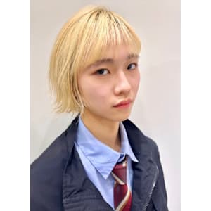 ハイトーンボブ　イエローベージュ　ボーイッシュ　ショート